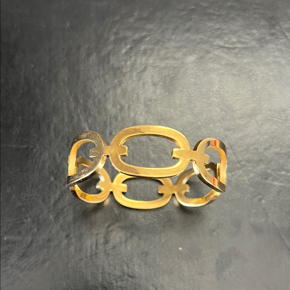 Trendy boutique Gold Link Statement Bracelet